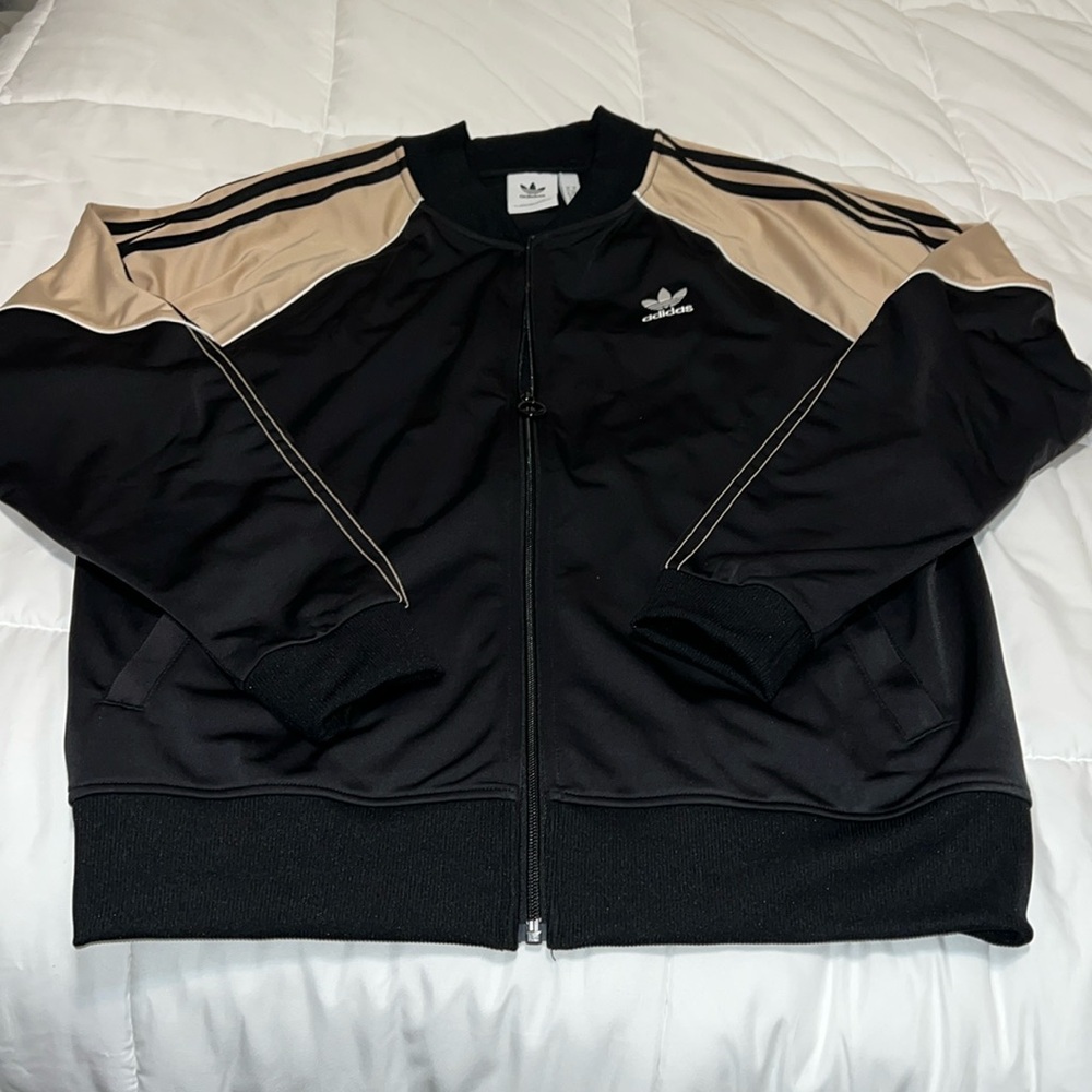 Unisex ADIDAS 3 Stripe, Zip up Track Jacket! 🔥🔥